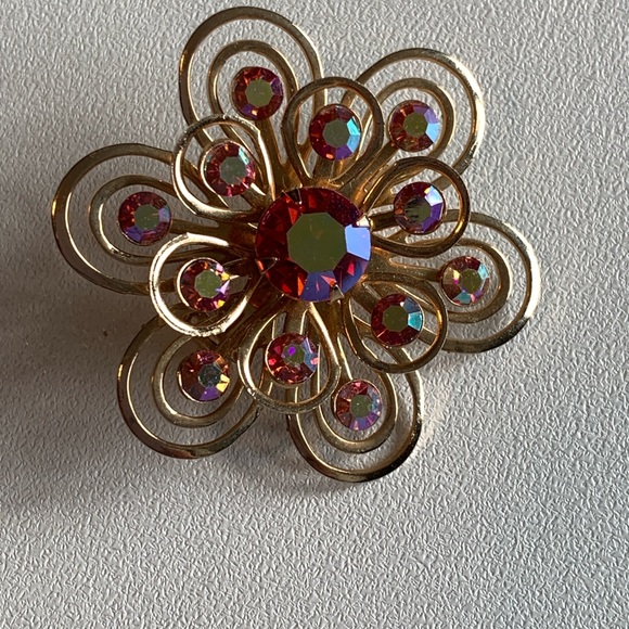 Vintage aurora borealis Czech rhinestone brooch in beautiful pink and gold - Picture 4 of 4